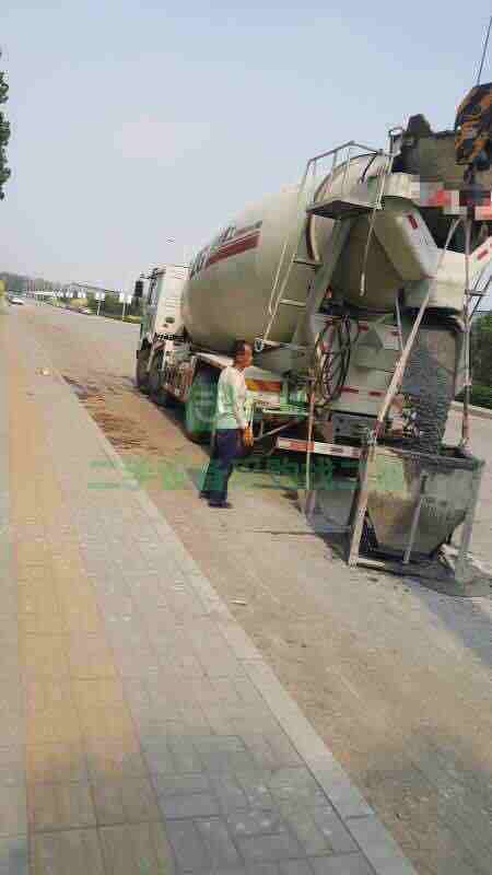 天津出售二手的豪沃混泥土攪拌罐車