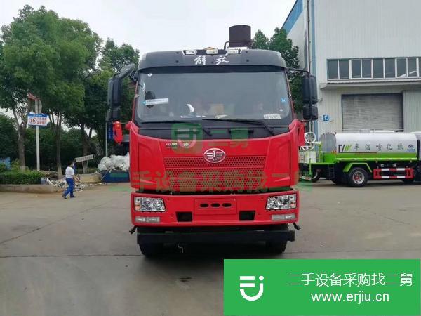 廣西出售二手一汽解放前四后四小三軸隨車吊