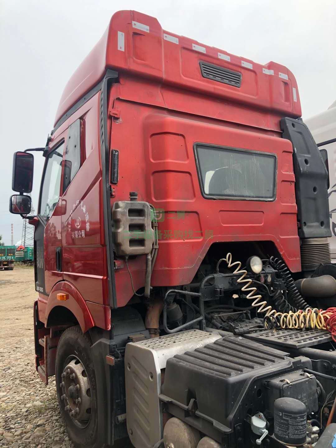 出售一臺三年五個月解放350J6牽引車