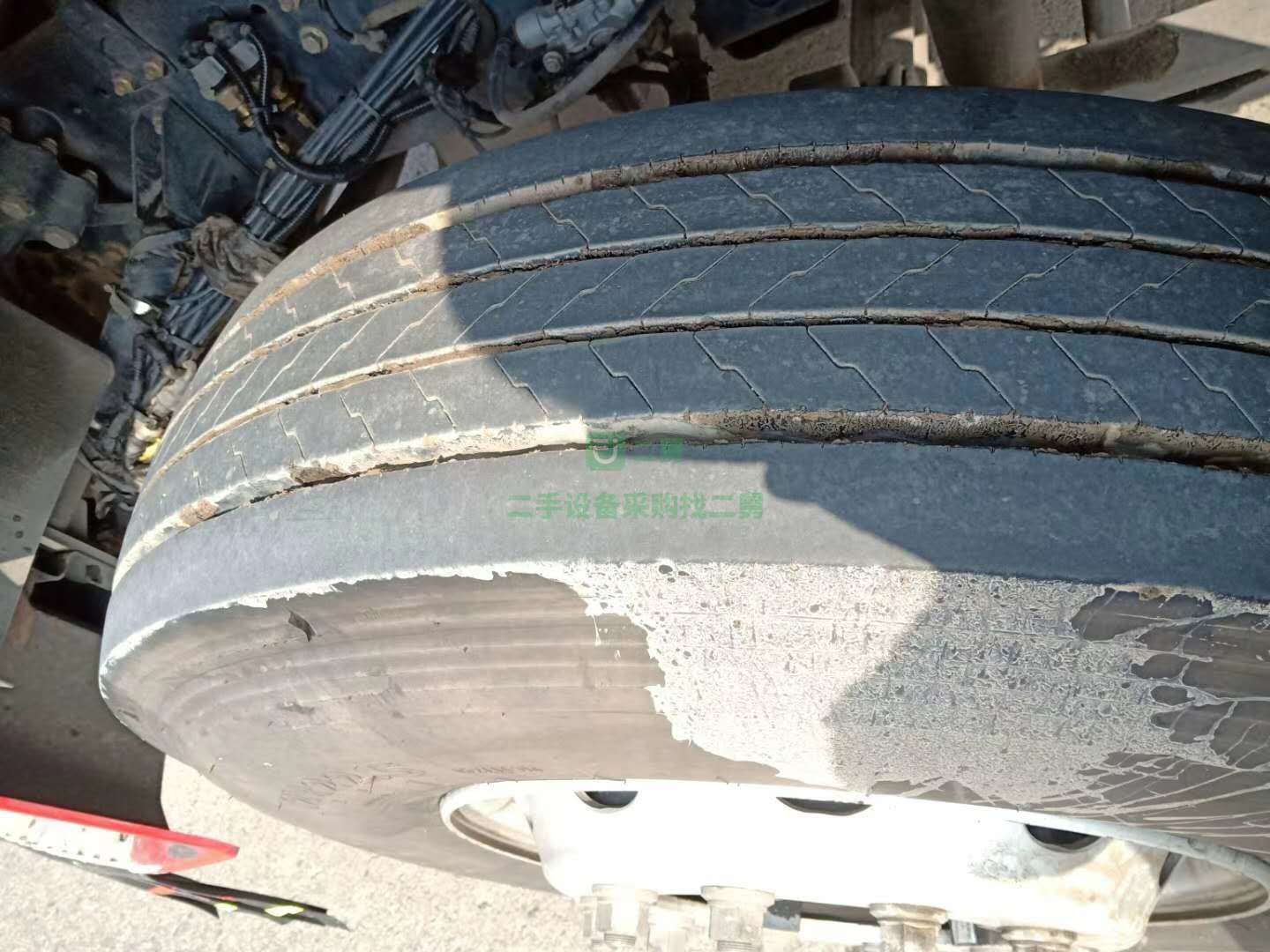出售一臺(tái)11個(gè)月德龍430雙驅(qū)氣車牽引車，帶11米半掛車