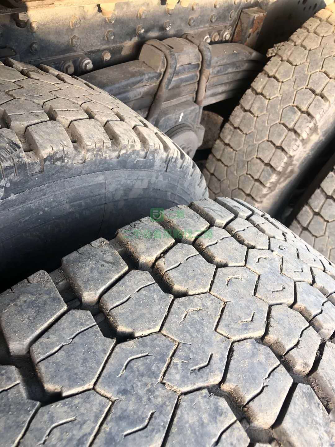 出售一臺三年2月德龍336雙橋加汽車牽引車 交強險