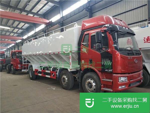 湖南出售二手解放小三軸30方散裝飼料運輸車