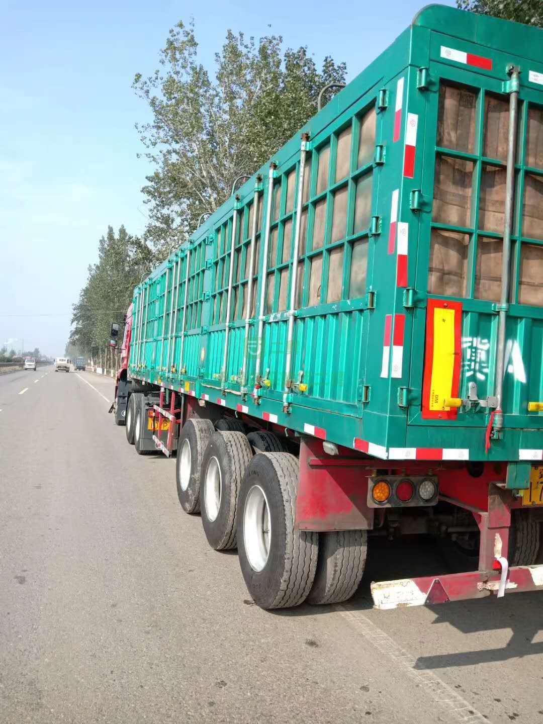 出售一臺(tái)11個(gè)月德龍430雙驅(qū)氣車牽引車，帶11米半掛車