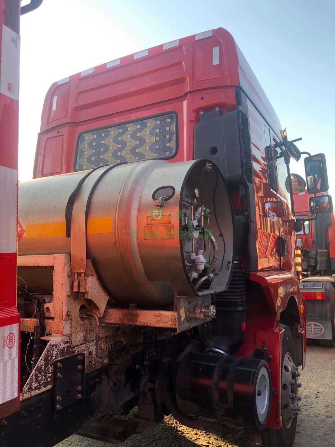 出售一臺三年2月德龍336雙橋加汽車牽引車 交強險