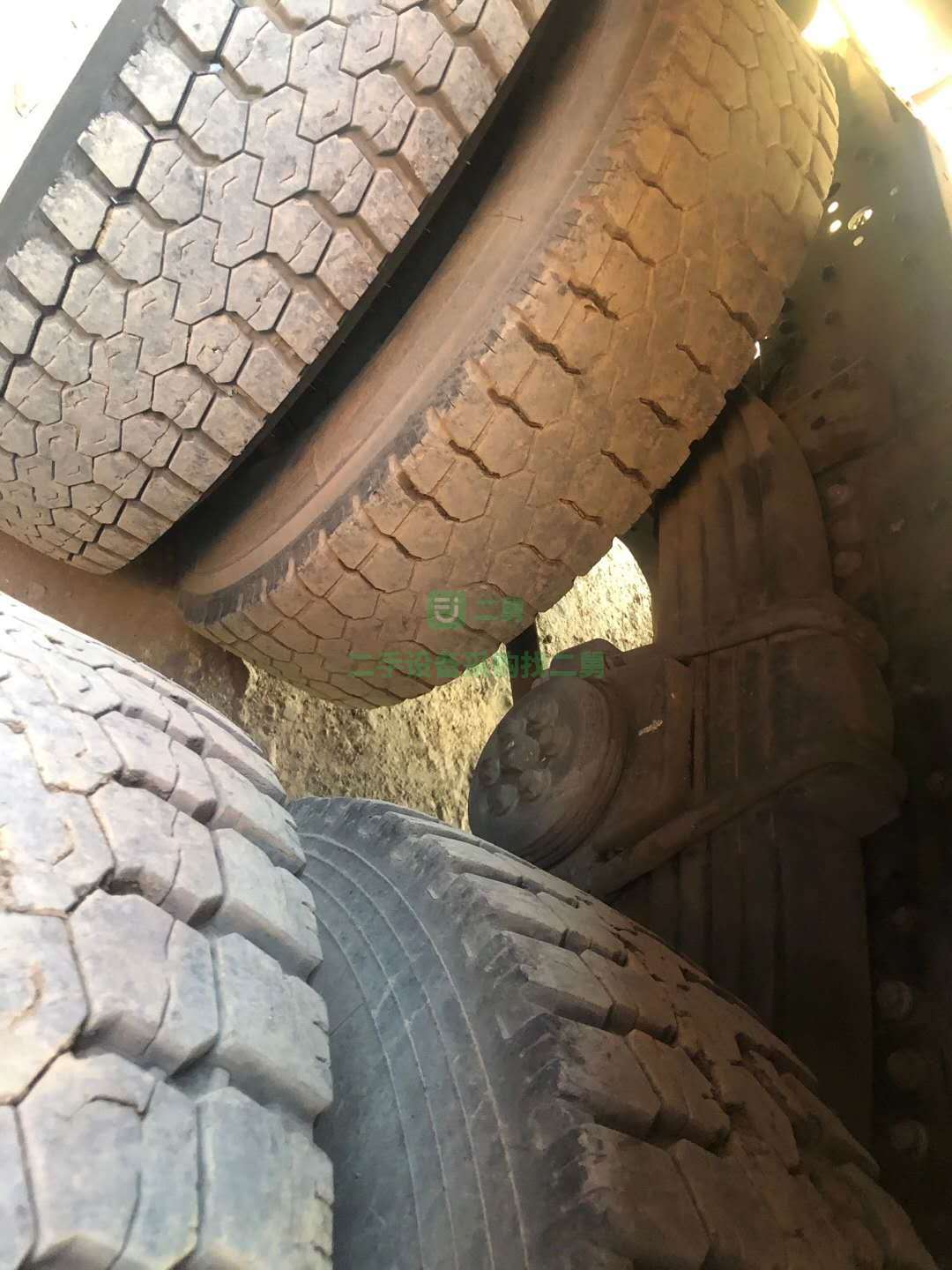 出售一臺三年2月德龍336雙橋加汽車牽引車 交強險