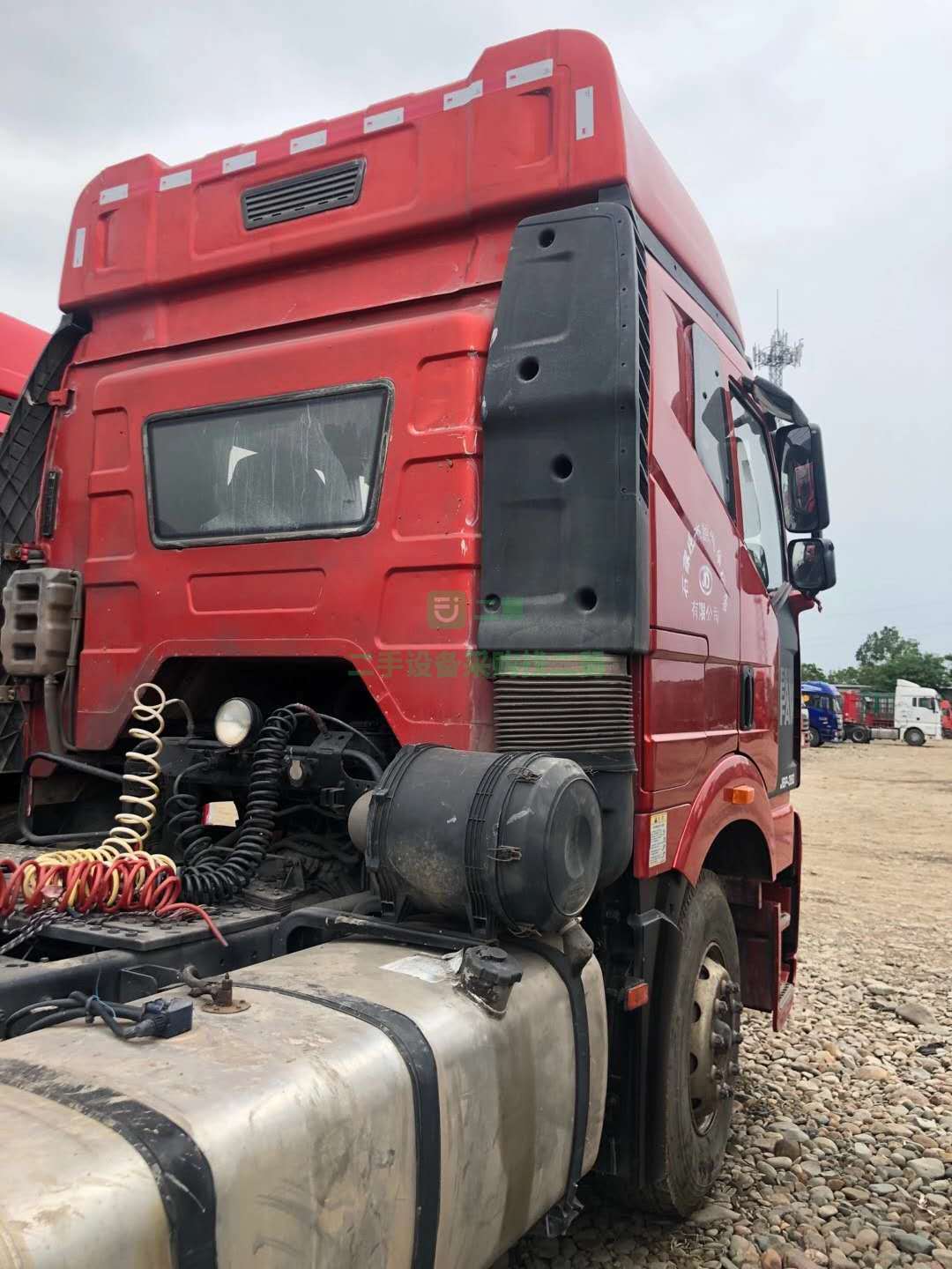 出售一臺三年五個月解放350J6牽引車