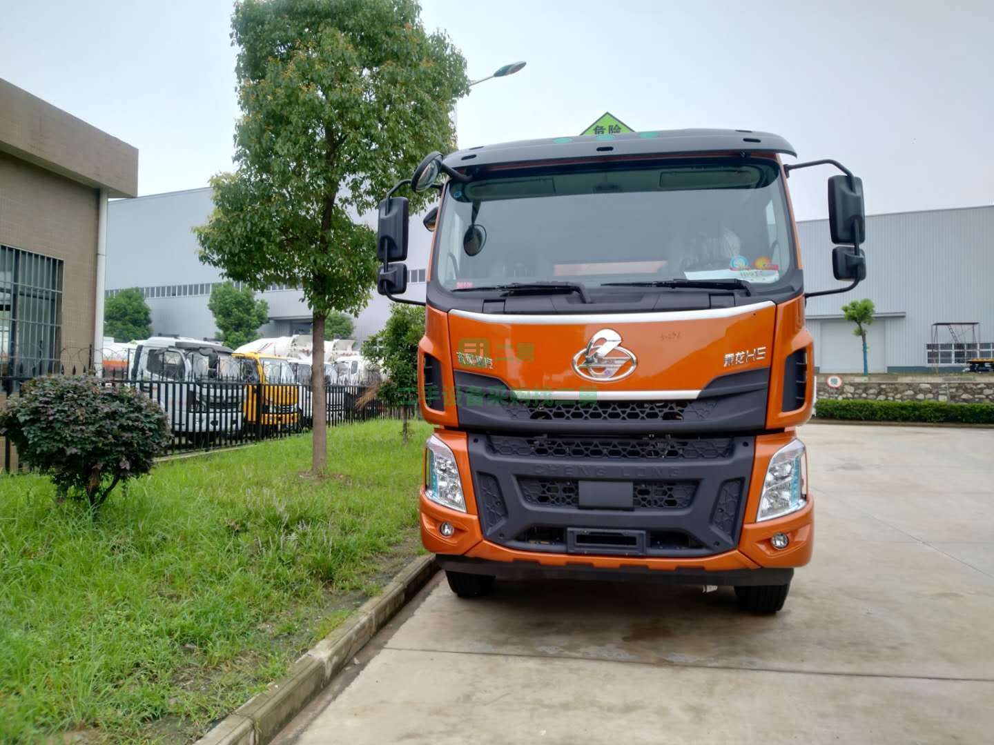 貴州出售東風柳汽6*2鋁合金油罐車