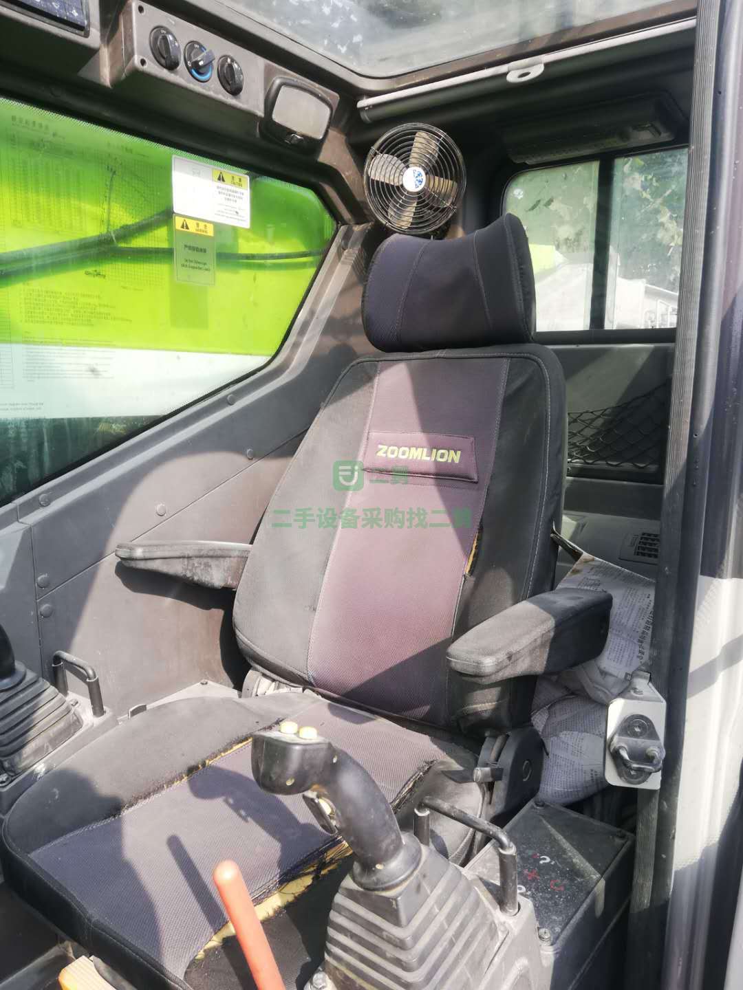 出售一臺17年中聯(lián)55噸吊車，手續(xù)齊全，國五