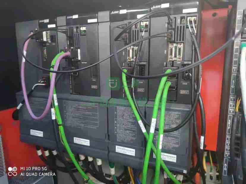 江蘇急售二手九成新的協(xié)鴻4027銑床