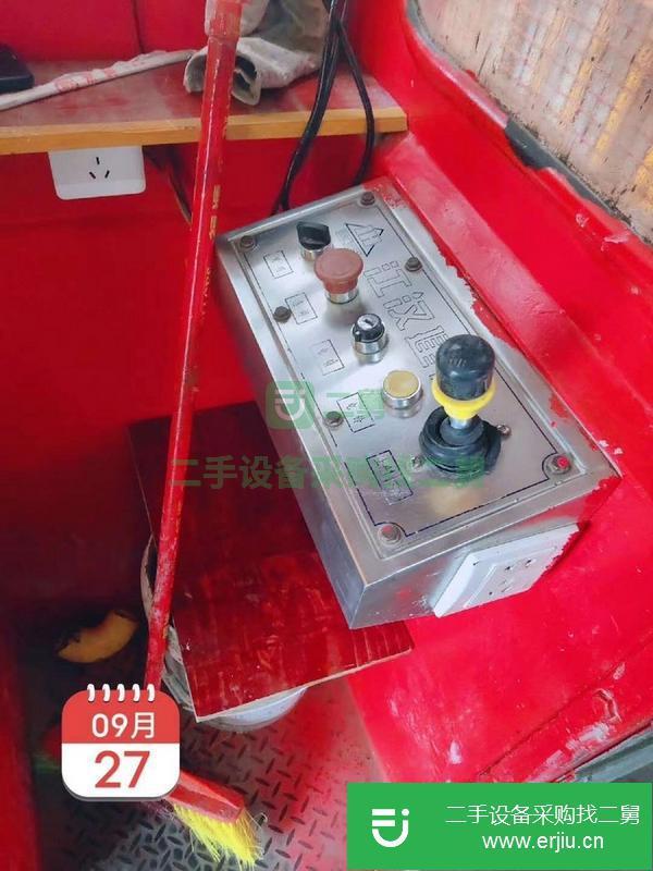 湖南出售二驅變頻施工電梯，800截面帶軌道，爬架護墻