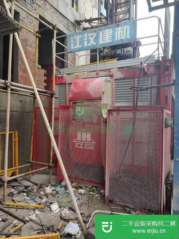 湖南出售二驅變頻施工電梯，800截面帶軌道，爬架護墻