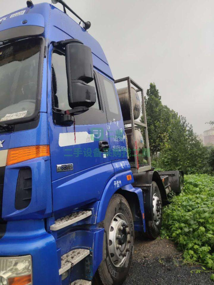出售國五歐曼350馬力濰柴天然氣前四牽引車