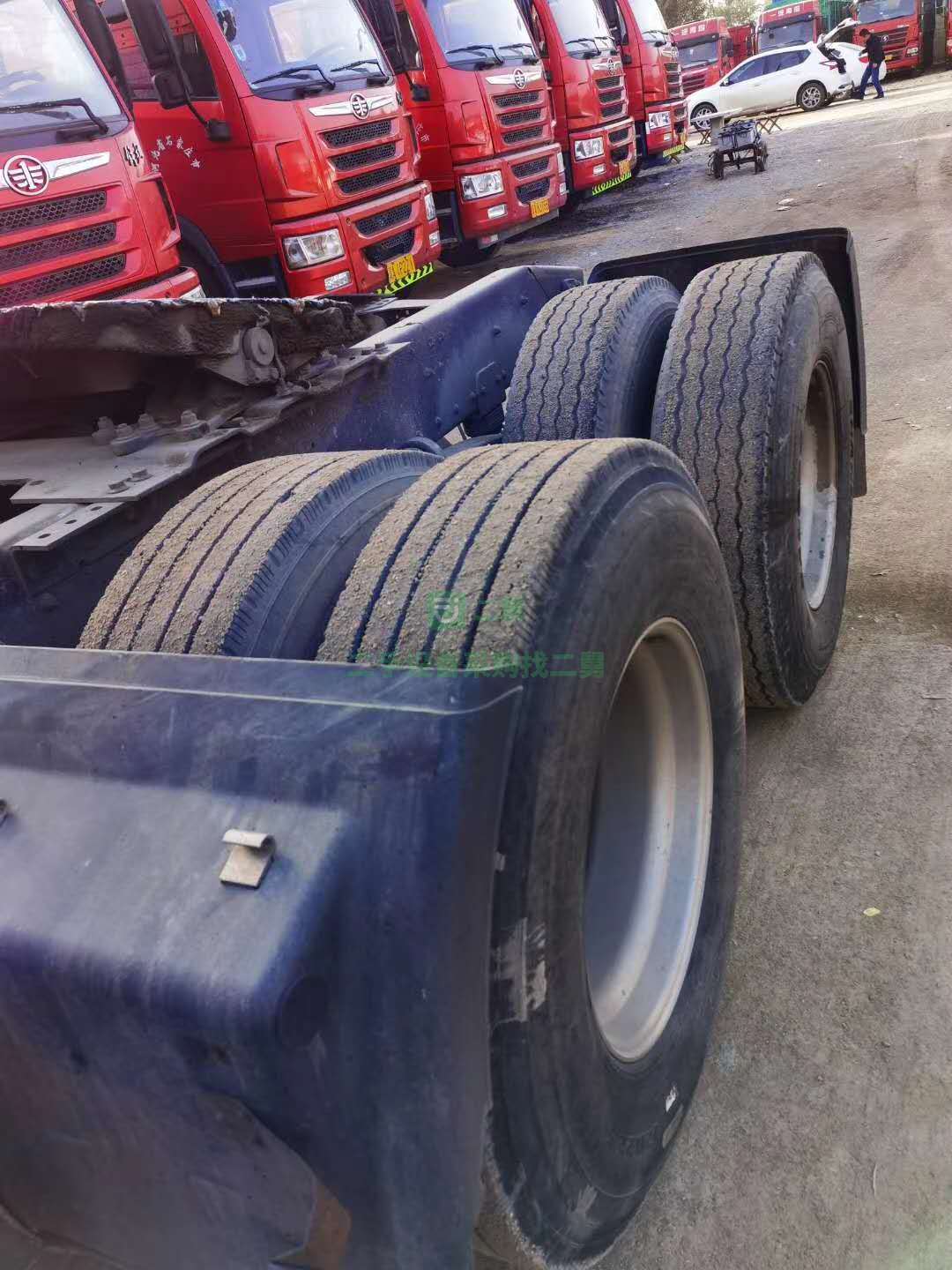出售一臺三年四個月全保險天龍400馬力牽引車，雙曲車況原車原版