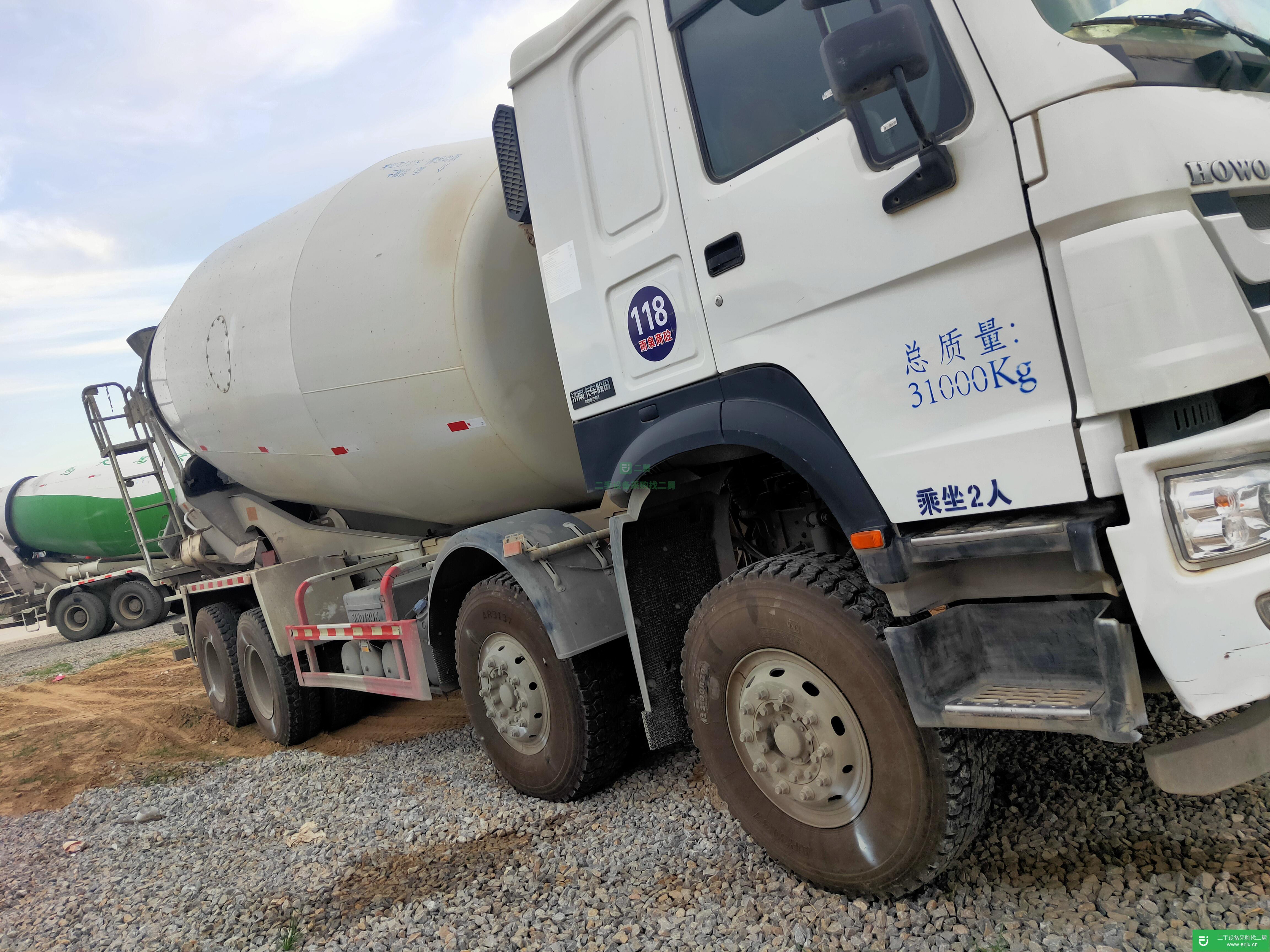 山東出售二手重汽豪沃380馬力攪拌車