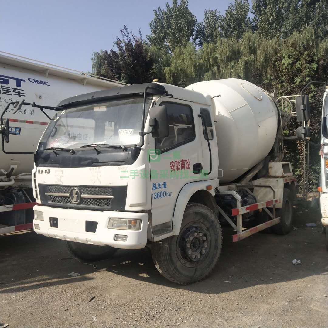 出售二手4方攪拌罐車豪沃雷薩上裝