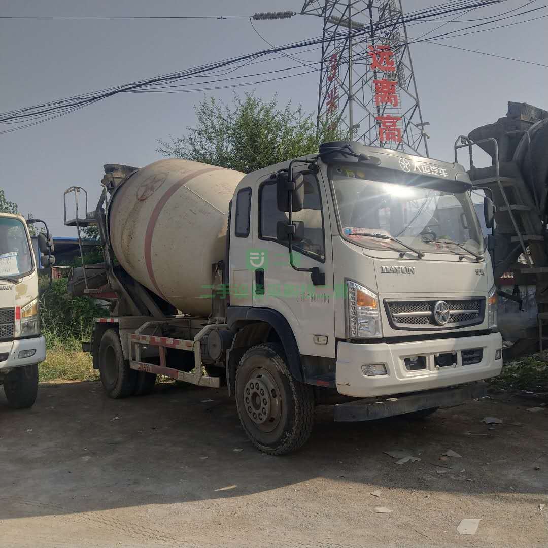 出售二手4方攪拌罐車豪沃雷薩上裝