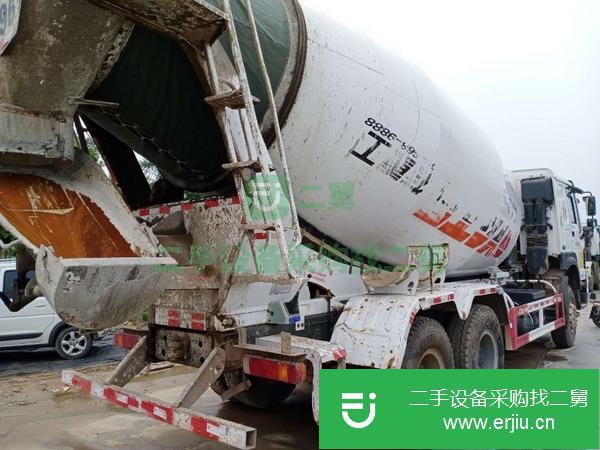 山東出售豪沃?jǐn)嚢柢?后八輪 國五 大14方 380馬力