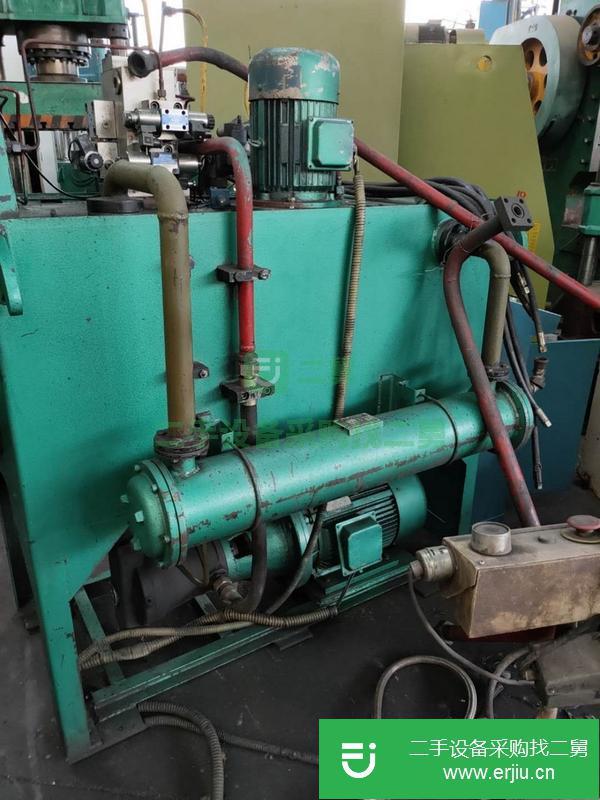 山東出售二手小臺(tái)面315噸油壓機(jī)