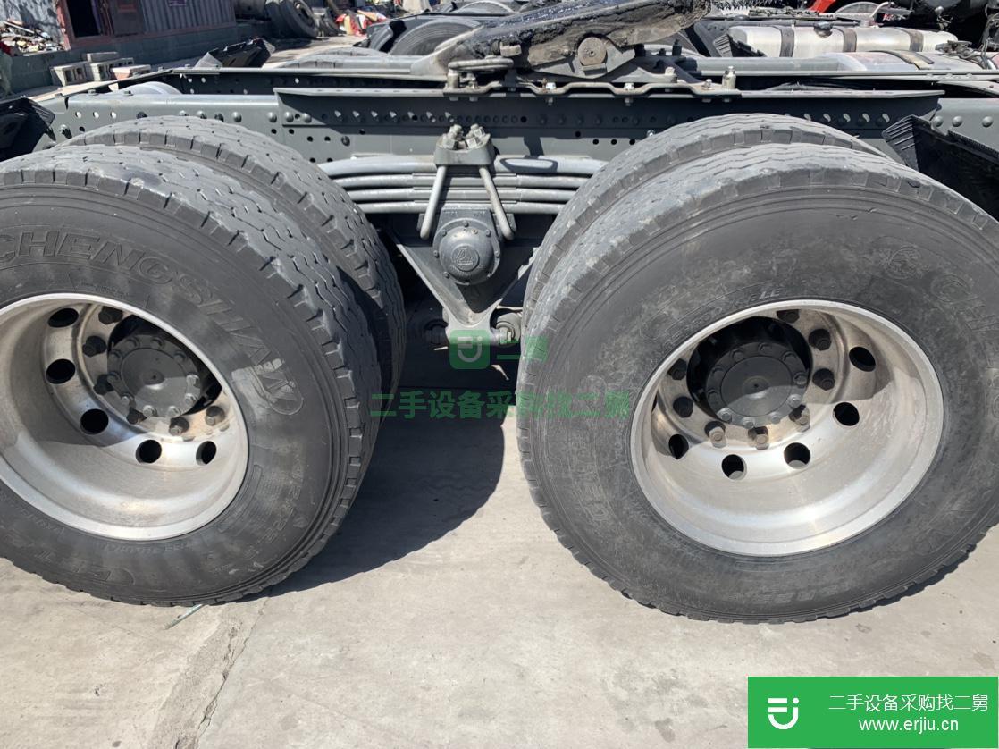 山東出售二手重汽豪沃440馬力牽引車