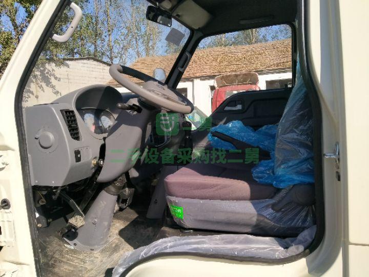 出售一臺灑水車供水車