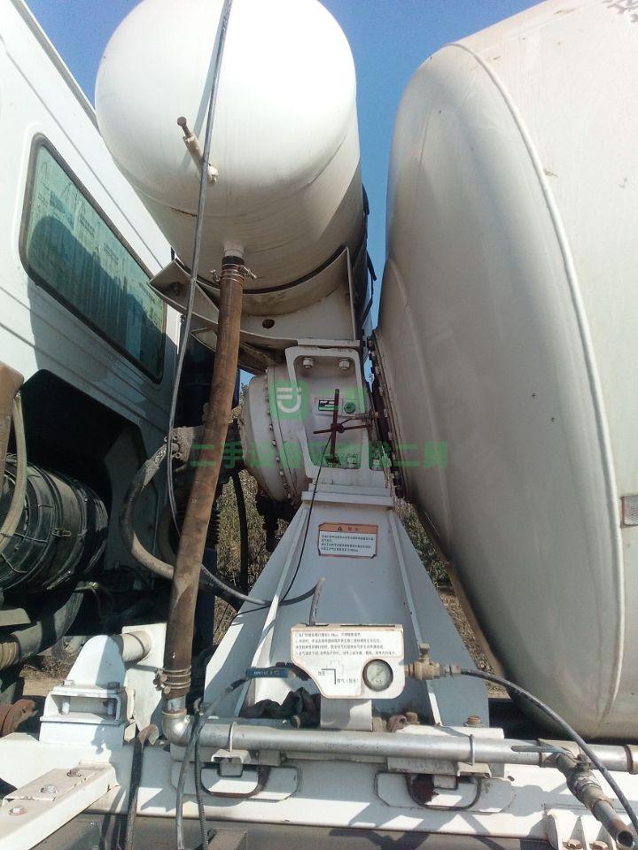 出售二手的15年豪沃340馬力大14方攪拌車