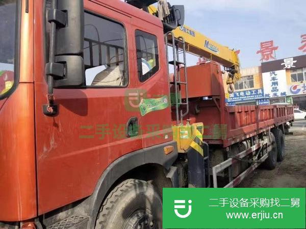 吉林出售二手東風后八輪吊車，濰柴270馬力，徐工12噸雙聯泵吊機貨箱8米5