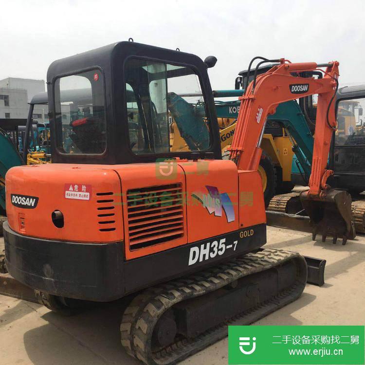 山東出售二手斗山挖掘機(jī)，車況佳，原版油漆，手續(xù)齊全。