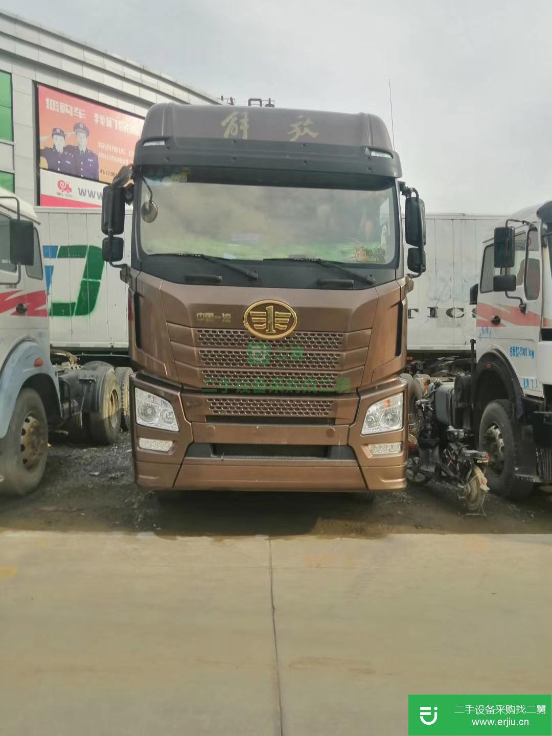山東出售二手青島解放460馬力牽引車