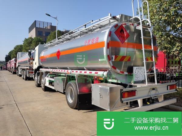 山西出售二手東風柳汽小三軸油罐車
