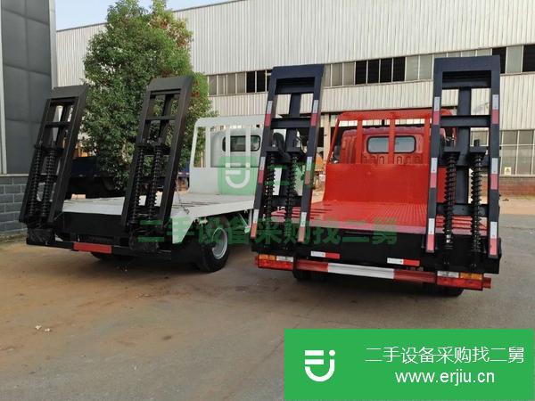 四川出售二手解放J6小三軸平板運輸車心低拉挖機更穩