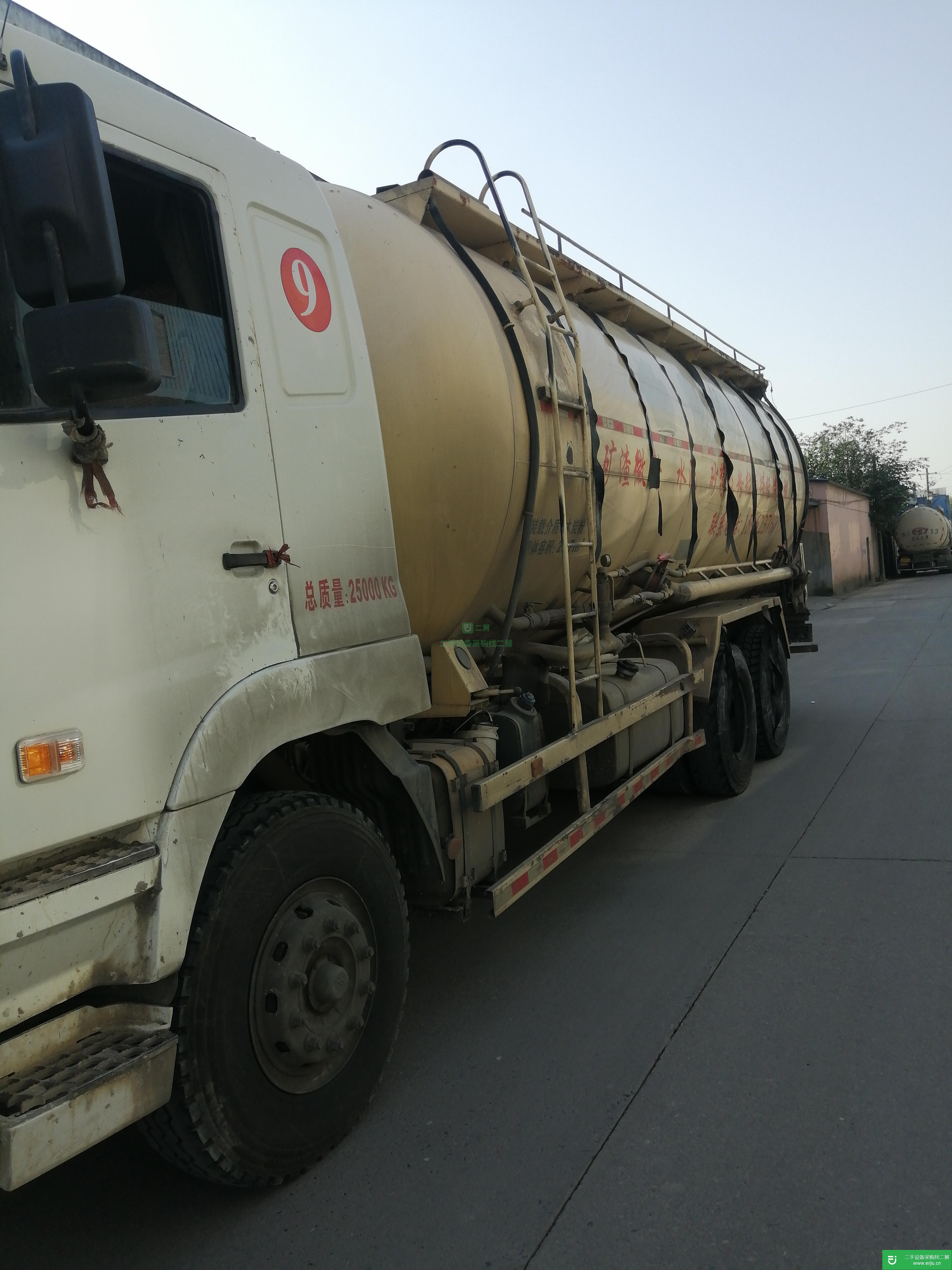 江蘇出售二手粉粒物料270馬力運(yùn)輸車