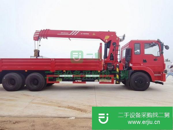 湖北出售二手東風吊車，上裝三一十二噸吊機