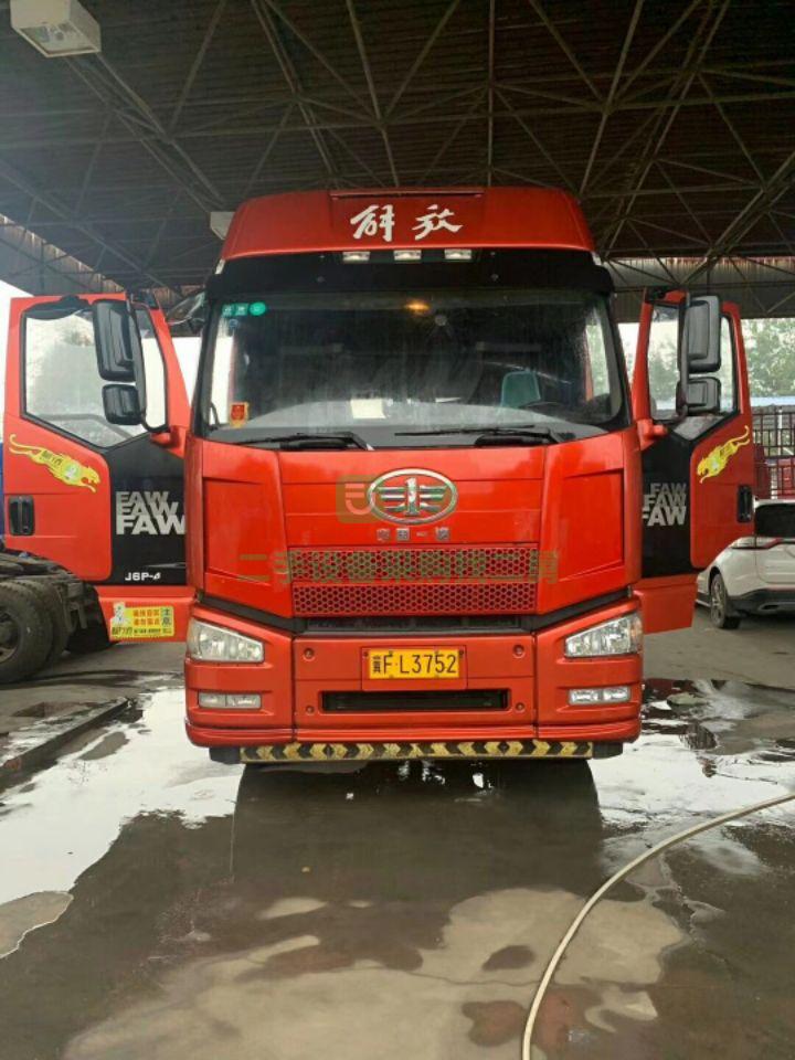 出售16年6月全保險(xiǎn)解放精品420馬力單驅(qū)牽引車