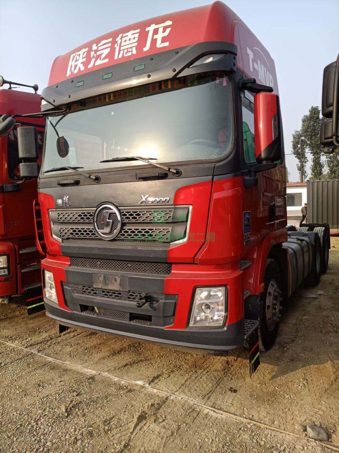 出售一臺(tái)一年整全保險(xiǎn)新款德龍X3000牽引車，430馬力，雙驅(qū)