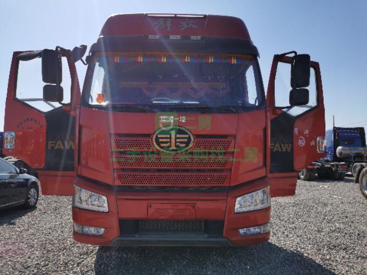 出售解放J6P460馬力，國五雙驅輕體牽引車