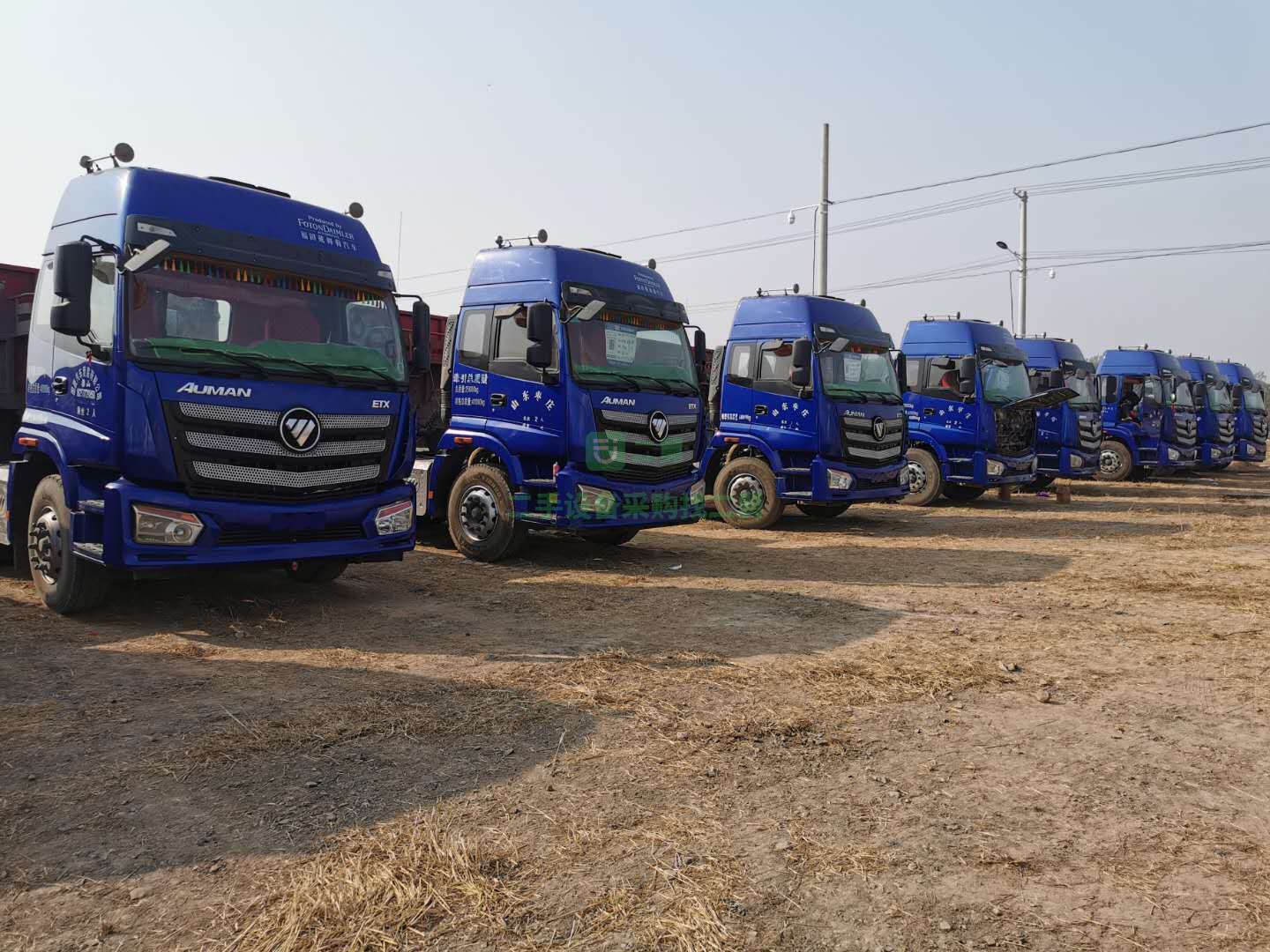 出售19年3月份歐曼400馬力牽引車帶13米標箱側翻出售