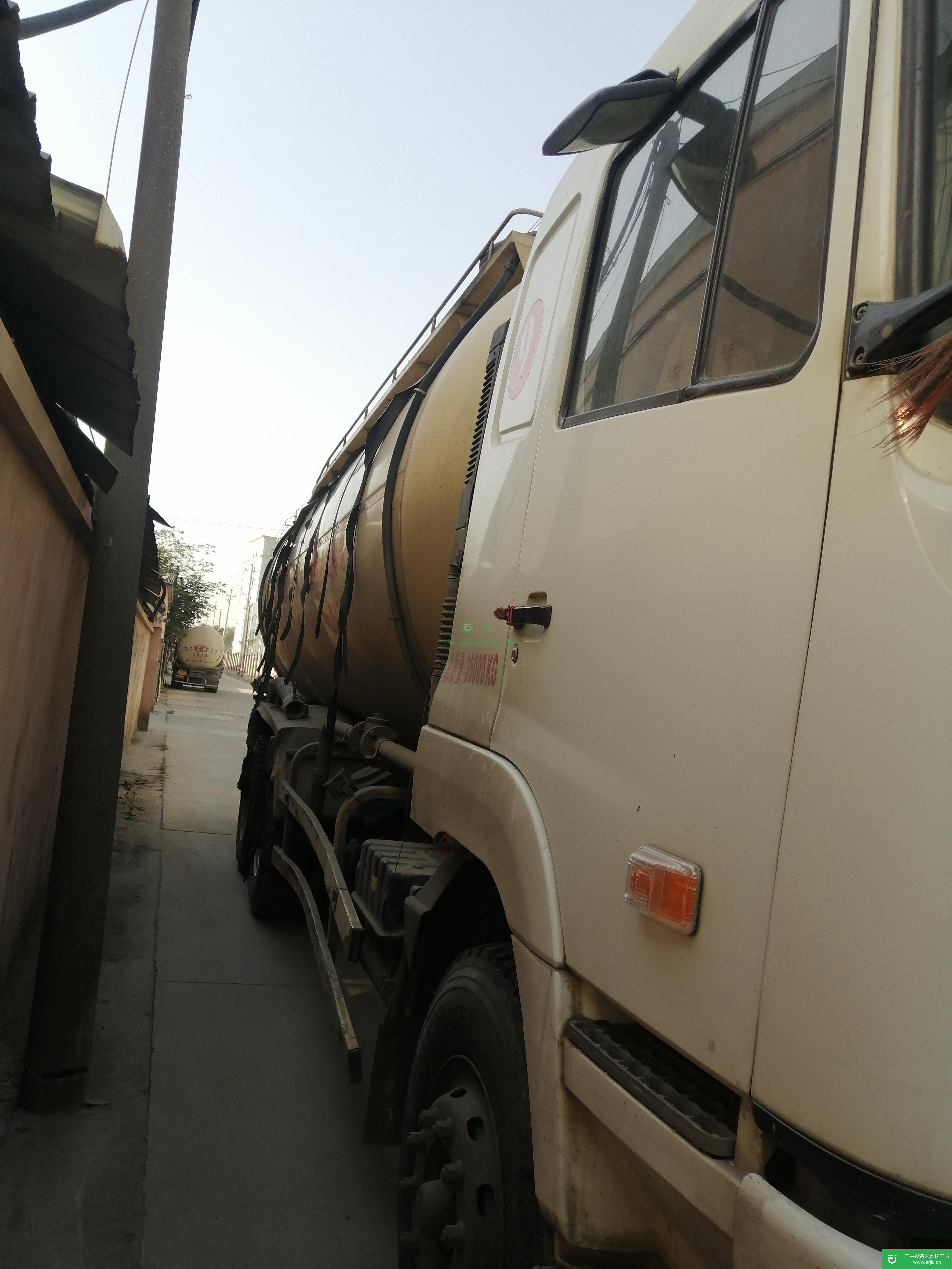 江蘇出售二手粉粒物料270馬力運(yùn)輸車
