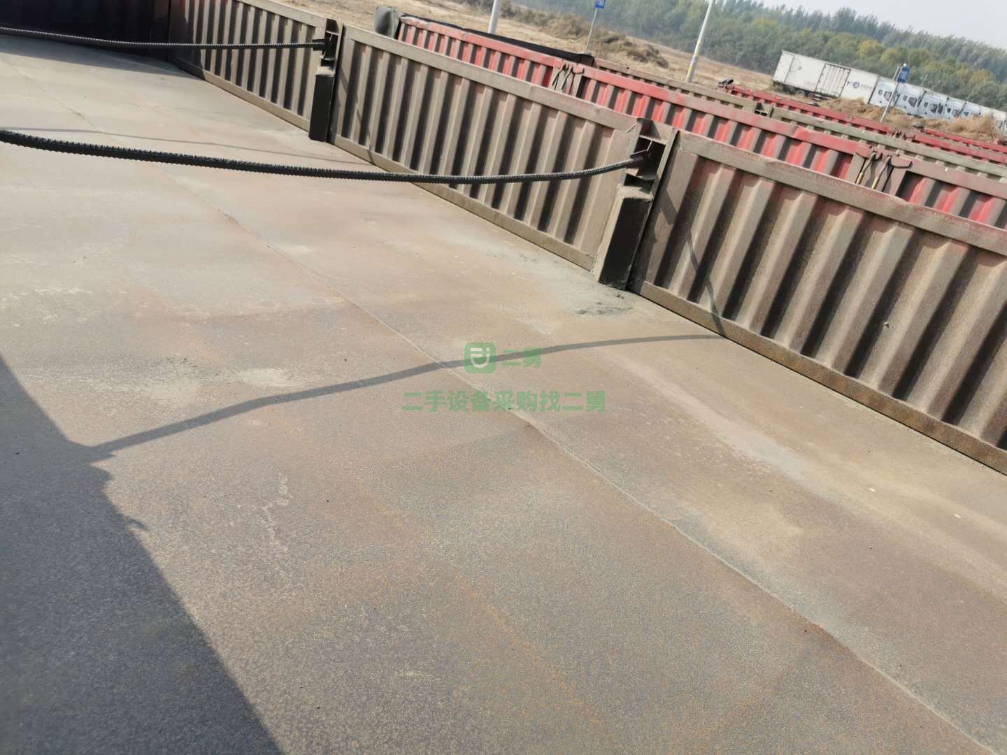 出售19年3月份歐曼400馬力牽引車帶13米標箱側翻出售