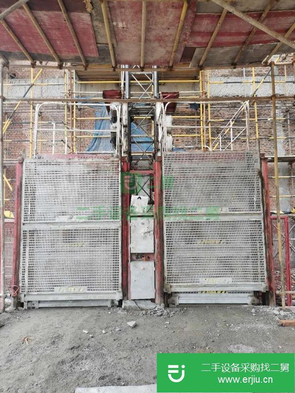 安徽出售二手中聯電梯,18節原廠鍍鋅節高度。3道扶著。成色漂亮