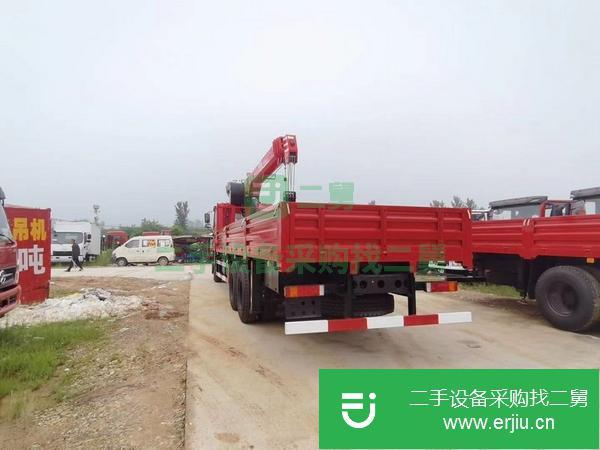 湖北出售二手東風吊車，上裝三一十二噸吊機