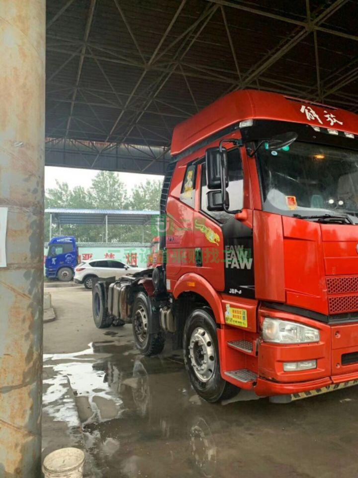 出售16年6月全保險(xiǎn)解放精品420馬力單驅(qū)牽引車
