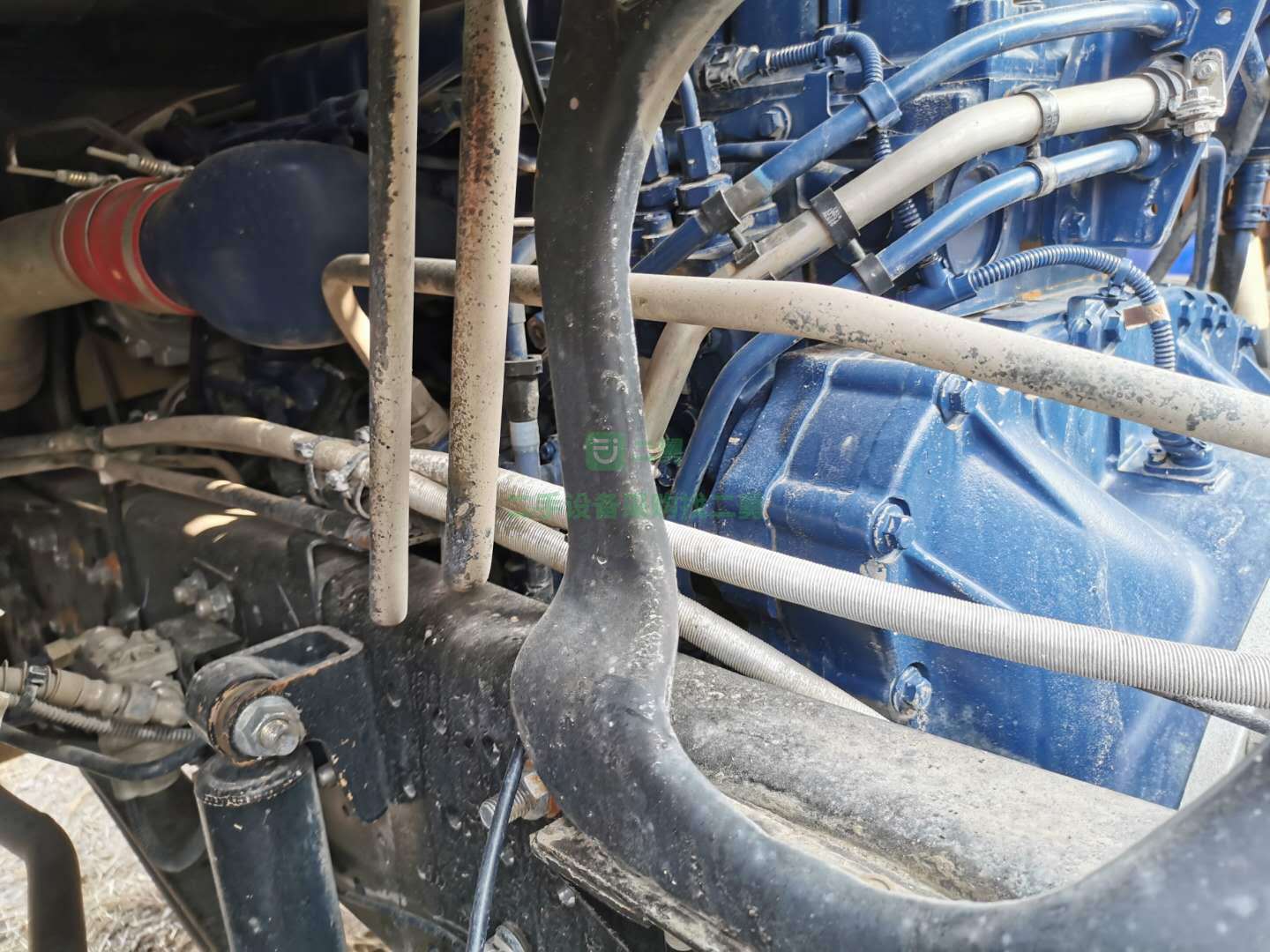 出售19年3月份歐曼400馬力牽引車帶13米標箱側翻出售