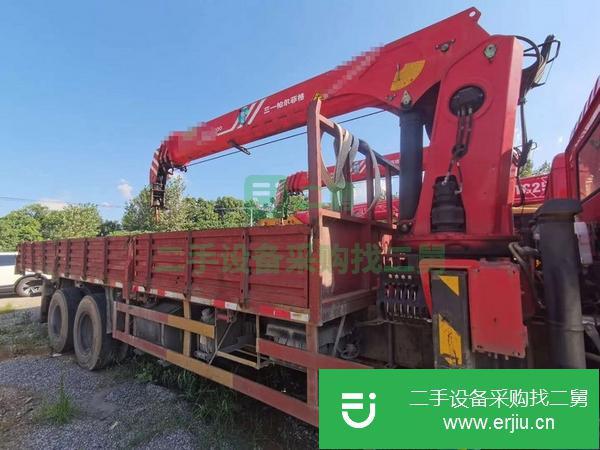 湖北出售二手三一帕爾菲格12噸吊車，國五車，上操作四只腿
