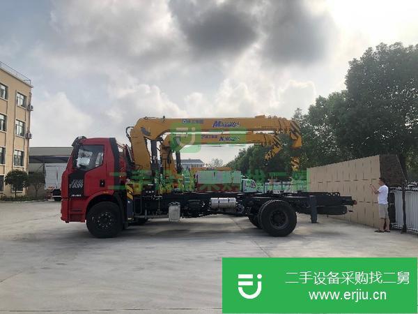 陜西出售二手解放單橋吊車 大柴220馬力 上裝徐工8噸吊機(jī)