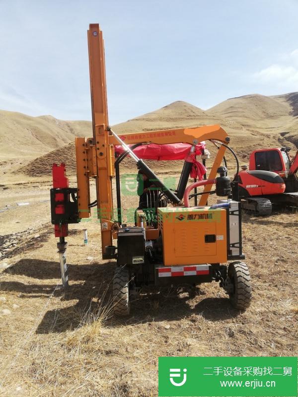 甘肅出售二手公路護欄打樁機,帶拔樁器