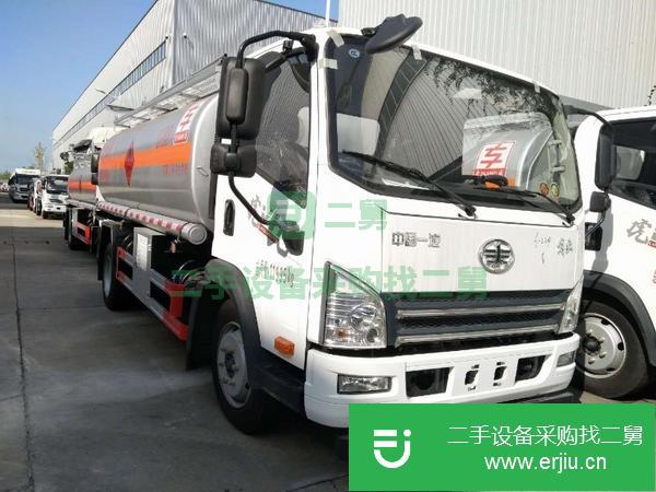 新疆出售二手解放加油車 包上戶