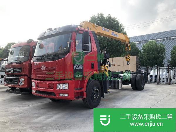 陜西出售二手解放單橋吊車 大柴220馬力 上裝徐工8噸吊機(jī)