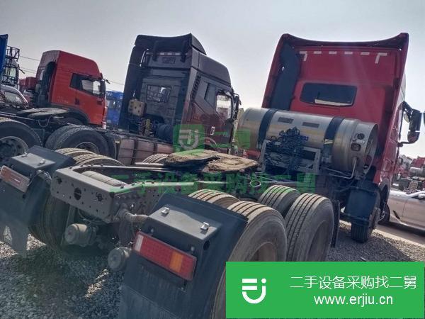 山東出售二手17年燃氣豪沃牽引車430馬力國五排放