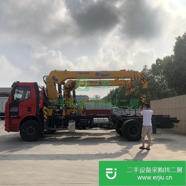 陜西出售二手解放單橋吊車 大柴220馬力 上裝徐工8噸吊機(jī)
