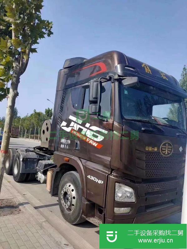 四川出售二手解放牽引車,雙驅輕體天燃氣車